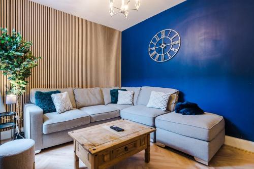 Rest&Recharge at a Luxury Retreat in Manchester - Sleeps 11, 5 Bedrooms, 3 Bathrooms, Free Parking, Manchester (photo 3)