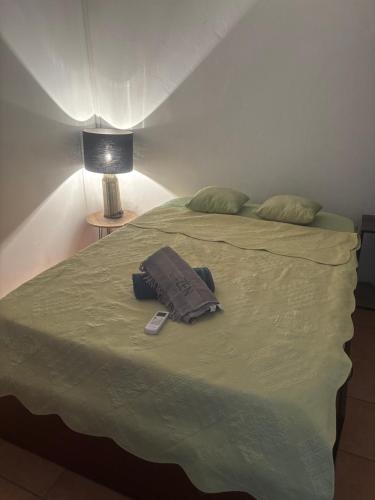 Chambre zen confort et simple Sans Climatisation - Pension de famille - Saint-Pierre