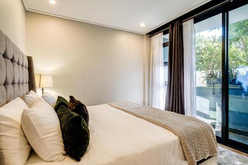 Modern Central Secure Cape Town 2bed Bantry Suite - image 9