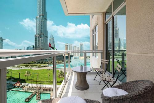 JuliusHomes - 2BR w/ Full BurjKhalifa View in Downtown, Dubaj