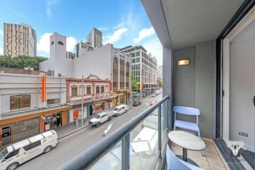 KozyGuru | Haymarket | Cosy City Abode - image 12