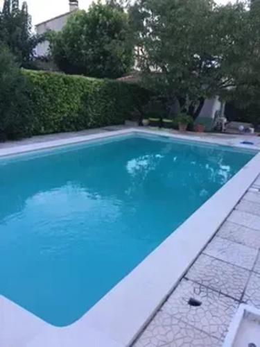 Villa familiale avec piscine à Milhaud - 100 m²_2 gîte à louer Milhaud