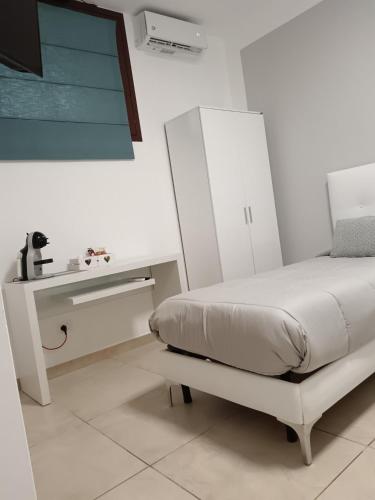 1 queen bed, 1 twin bed