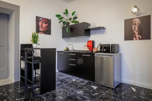 Konyha, Napoli Movie Apartments near Pio Monte della Misericordia