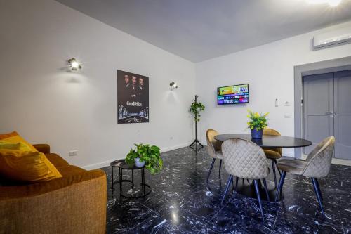 Közös társalgó / TV, Napoli Movie Apartments near Pio Monte della Misericordia