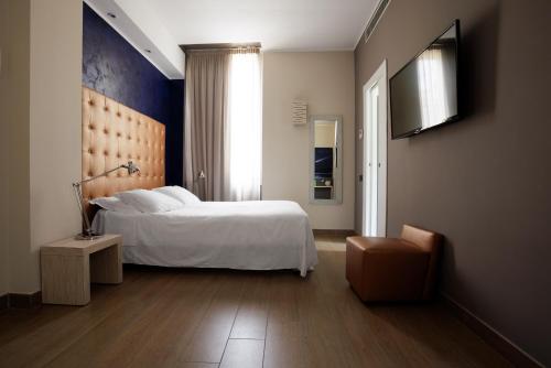 Double or Twin Room image 7