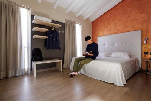 Double or Twin Room image 5
