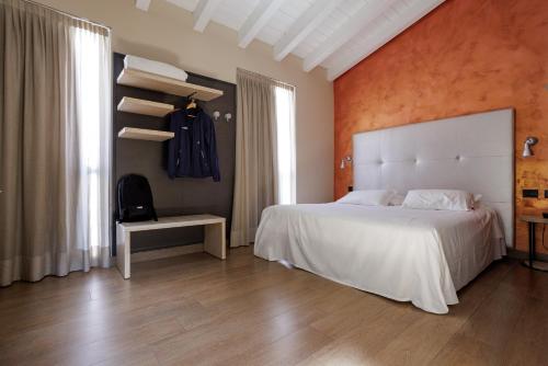 Double or Twin Room image 8