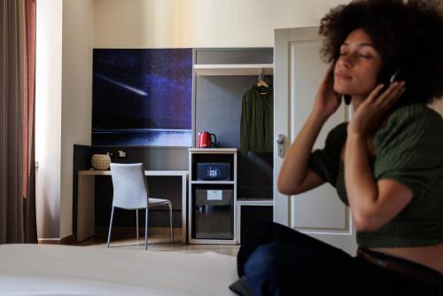 Double or Twin Room image 9