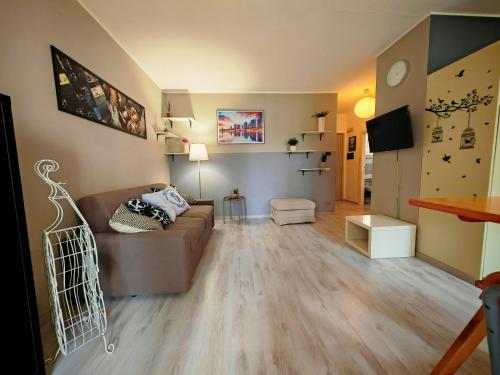 Deluxe One-Bedroom Apartment with City View image 9