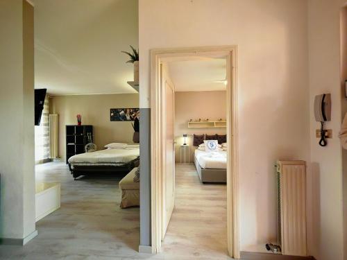 Deluxe One-Bedroom Apartment with City View image 6