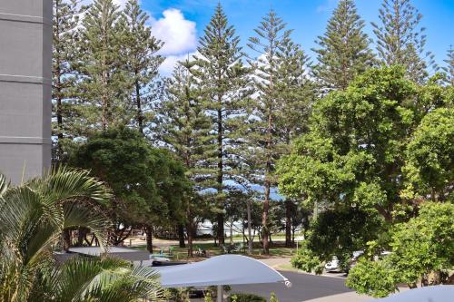 Burleigh on the Beach - image 5