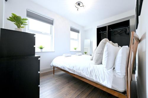 2 Bed Central City Zone 1 Close to all Attractions 1min walk to Tube, Londýn
