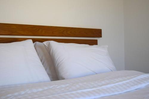 White Ibex - Romantic Vineyard Hideaway with Sea & Sunset Views