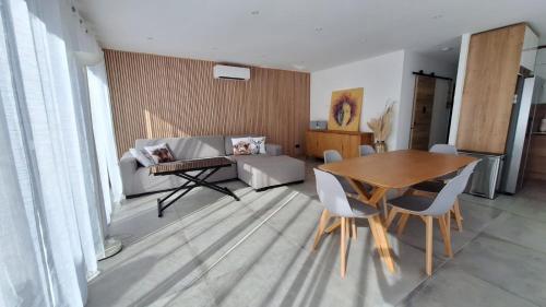 Sweet Home Maison entière (Sweet Home Maison entiere) in Таверни