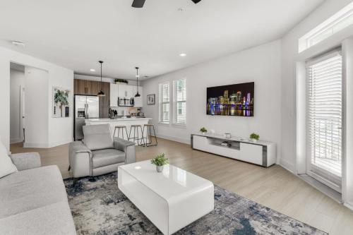 Sunny 2-Bed Oasis Pool and Gym in Apollo Beach in Apollo Beach