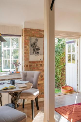 Old Mill Lodge by Huluki Sussex Stays in Hurstpierpoint and Sayers Common