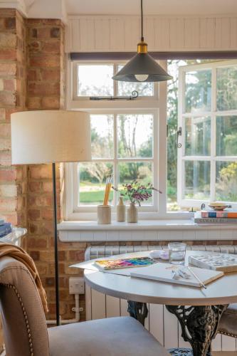 Old Mill Lodge by Huluki Sussex Stays in Hurstpierpoint and Sayers Common