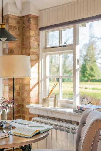 Old Mill Lodge by Huluki Sussex Stays in Hurstpierpoint and Sayers Common