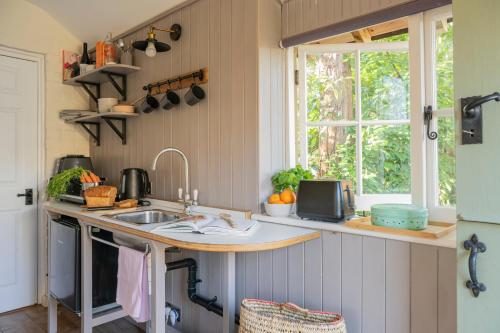 Old Mill Lodge by Huluki Sussex Stays in Hurstpierpoint and Sayers Common