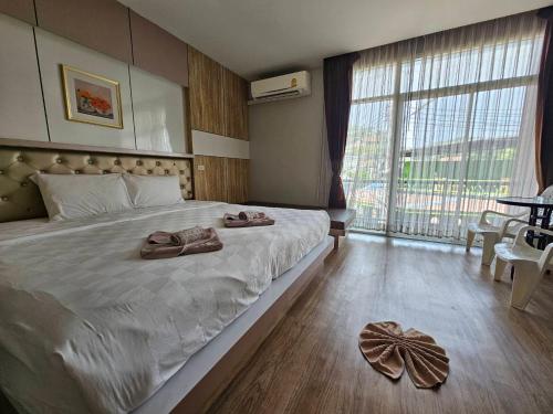 room detail thumbnail 2