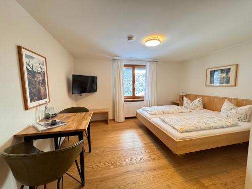 1 queen bed