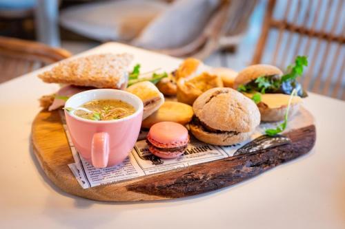 Comida y bebida, Ouder-Kind B&B Droomzacht - Kunstkamer in Epe