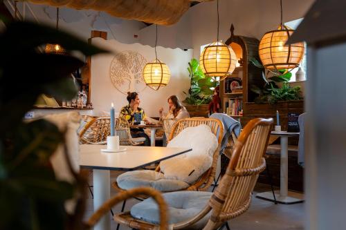 Restaurante, Ouder-Kind B&B Droomzacht - Kunstkamer in Epe