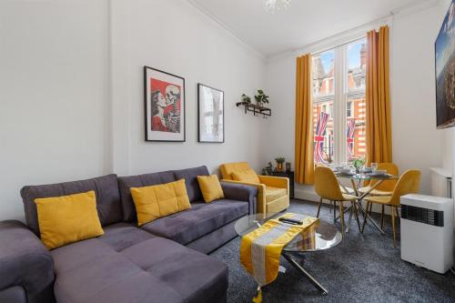 Oxford Street 1 Bedroom Shopping Retreat! 3GC, Лондон
