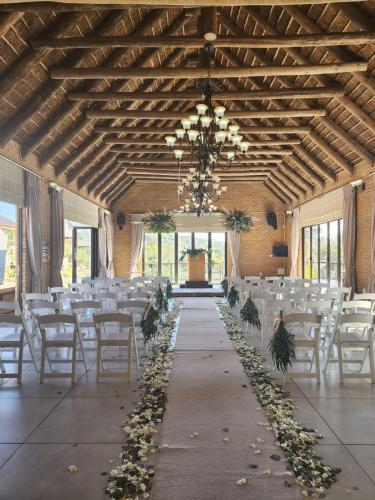 Mokopanė, , m²:  miegamieji: 7 vonios kambariai: 2
 (Lichenry Bush Lodge) in Mokopanė