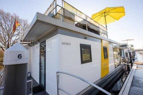 Hausboot "Seeprinz" in Bad Bederkesa, Deutschland