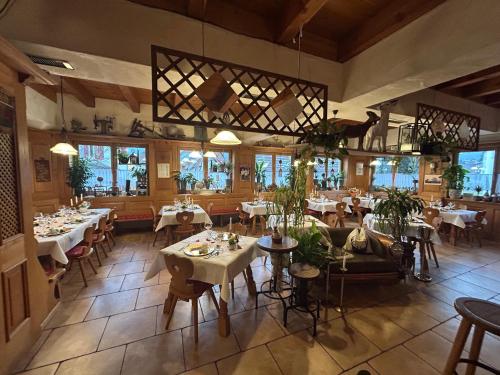 餐廳, 翰恩斯特奈酒店 (Hotel-Hauensteiner-Hof) in 豪恩施泰恩