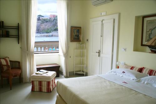 Yacht Club Capo Cervo Suites B&B – Sorrento, CO