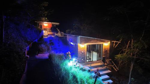 Cabaña Encantada en el bosque!