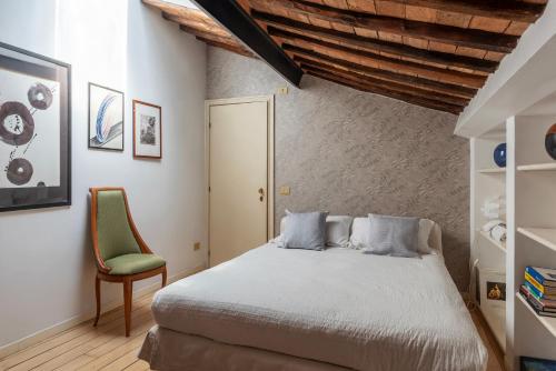 White Room with bathroom and Shared Terrace, Rome (photo 4)