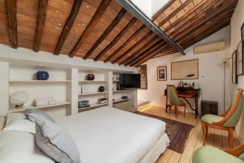 White Room with bathroom and Shared Terrace, Rome (photo 6)