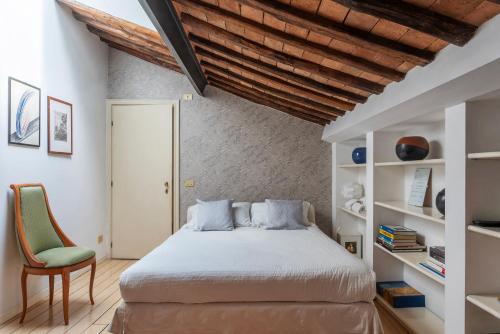 White Room with bathroom and Shared Terrace, Rome (photo 7)