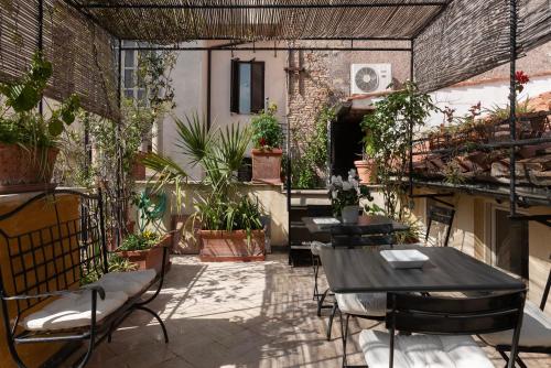 White Room with bathroom and Shared Terrace, Rome (photo 8)