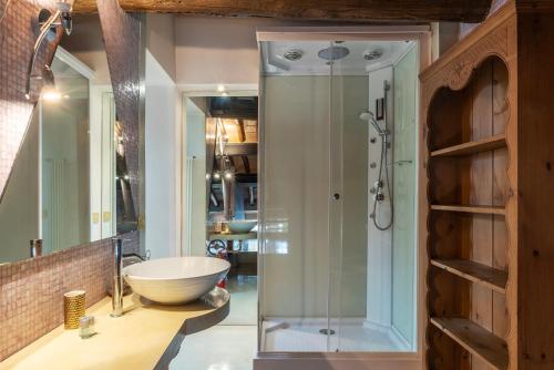 White Room with bathroom and Shared Terrace, Rome (photo 9)