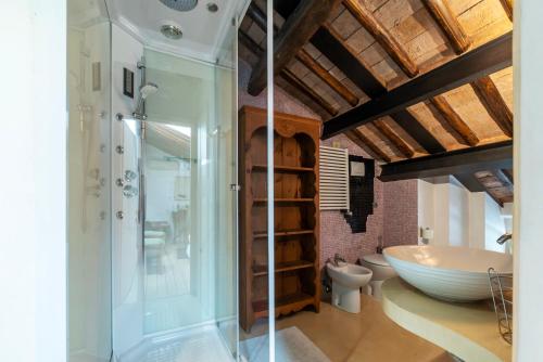 White Room with bathroom and Shared Terrace, Rome (photo 11)