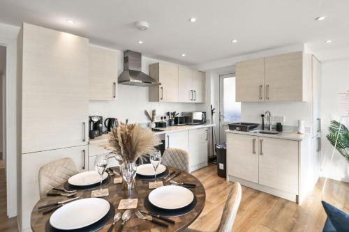 2-Bed WembleyFree ParkingWork Stays Ideal