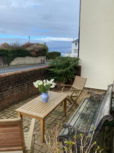 Surrounding environment, Anchor Cottage in Nettlestone and Seaview
