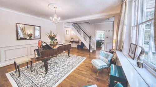 York Cottage House & Spa in Irchester