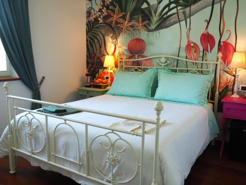 Standard Double Room image 10