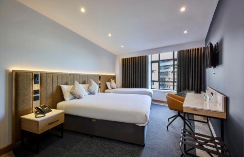 Handel's Hotel - image 5