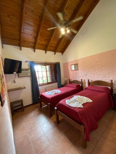 2 twin beds