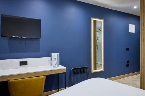 Handel's Hotel - image 11
