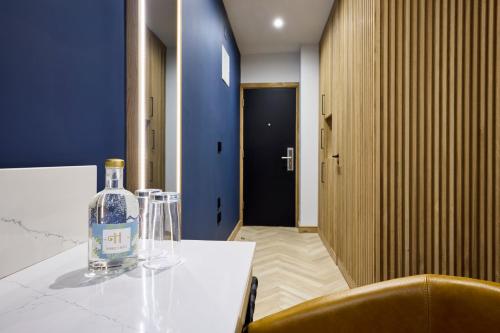 Handel's Hotel - image 2