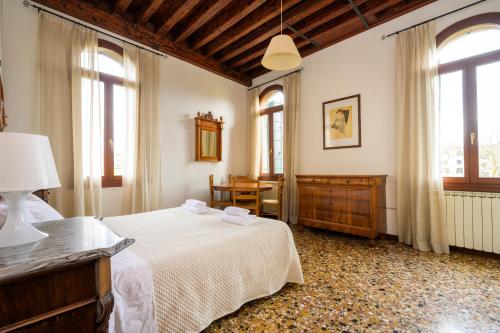 Ca' San Trovaso by Sarlux, Venice