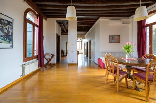 San Trovaso - image 4